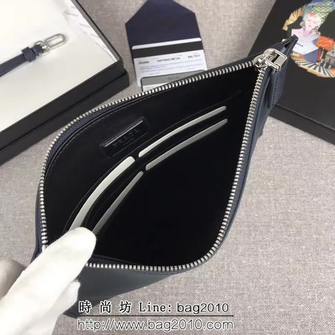 PRADA普拉達 專櫃最新款 限量版 十字紋牛皮 男士手包 2NG005 DD1895